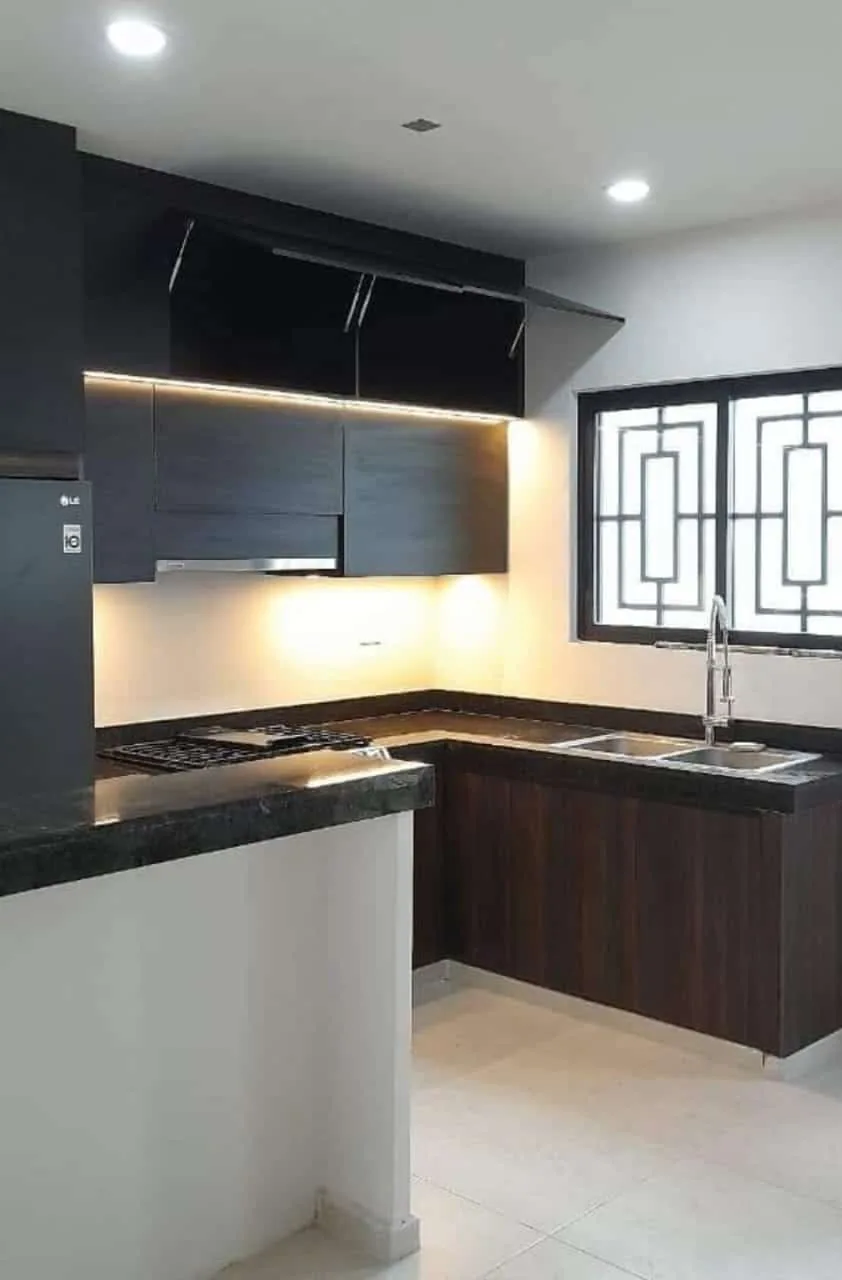 Cocina Moderna con Iluminación LED — Cocinas. Carpintería a medida en Tabasco, Carpintería Mobel